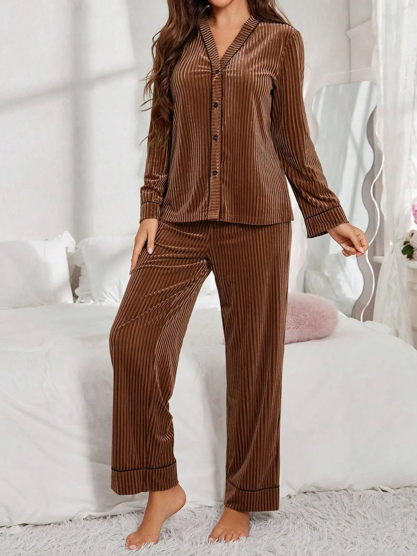 Velvet Front Button Long Sleeve Pajama Set Women Cozy Sleepwear Fall Winter
Velvet Front Button Long Sleeve Pajama Set Women Cozy Sleepwear Fall Winter