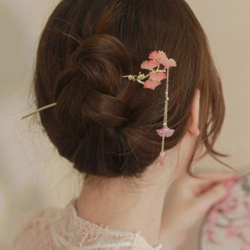 Ginkgo Leaves Tassels Hair Stick Hair Pins Women Fashion Simple Metal Hair Clips Vintage Chinese Hanfu Headdress Styling Tools
Ginkgo Leaves Tassels Hair Stick Hair Pins Women Fashion Simple Metal Hair Clips Vintage Chinese Hanfu Headdress Styling Tools