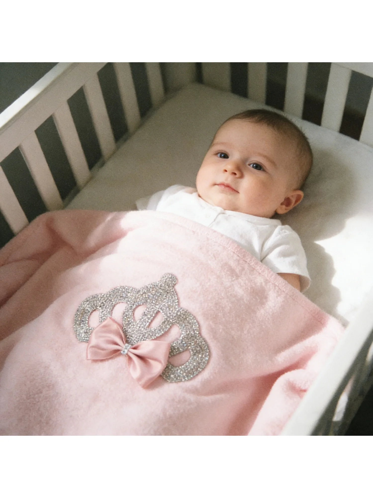 Chic Baby Girl Pink Silver Crown Swaddle - Rhinestone Accents - Premium Gift for Baby Shower
Chic Baby Girl Pink Silver Crown Swaddle - Rhinestone Accents - Premium Gift for Baby Shower