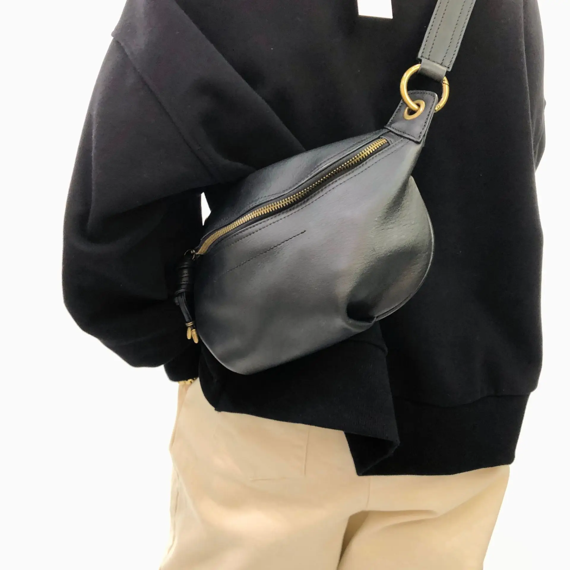 Genuine Leather Handcrafted Top Layer Cowhide Chest Single-shoulder Crossbody Women's Style Small Designer Luxury Bag
Genuine Leather Handcrafted Top Layer Cowhide Chest Single-shoulder Crossbody Women's Style Small Designer Luxury Bag