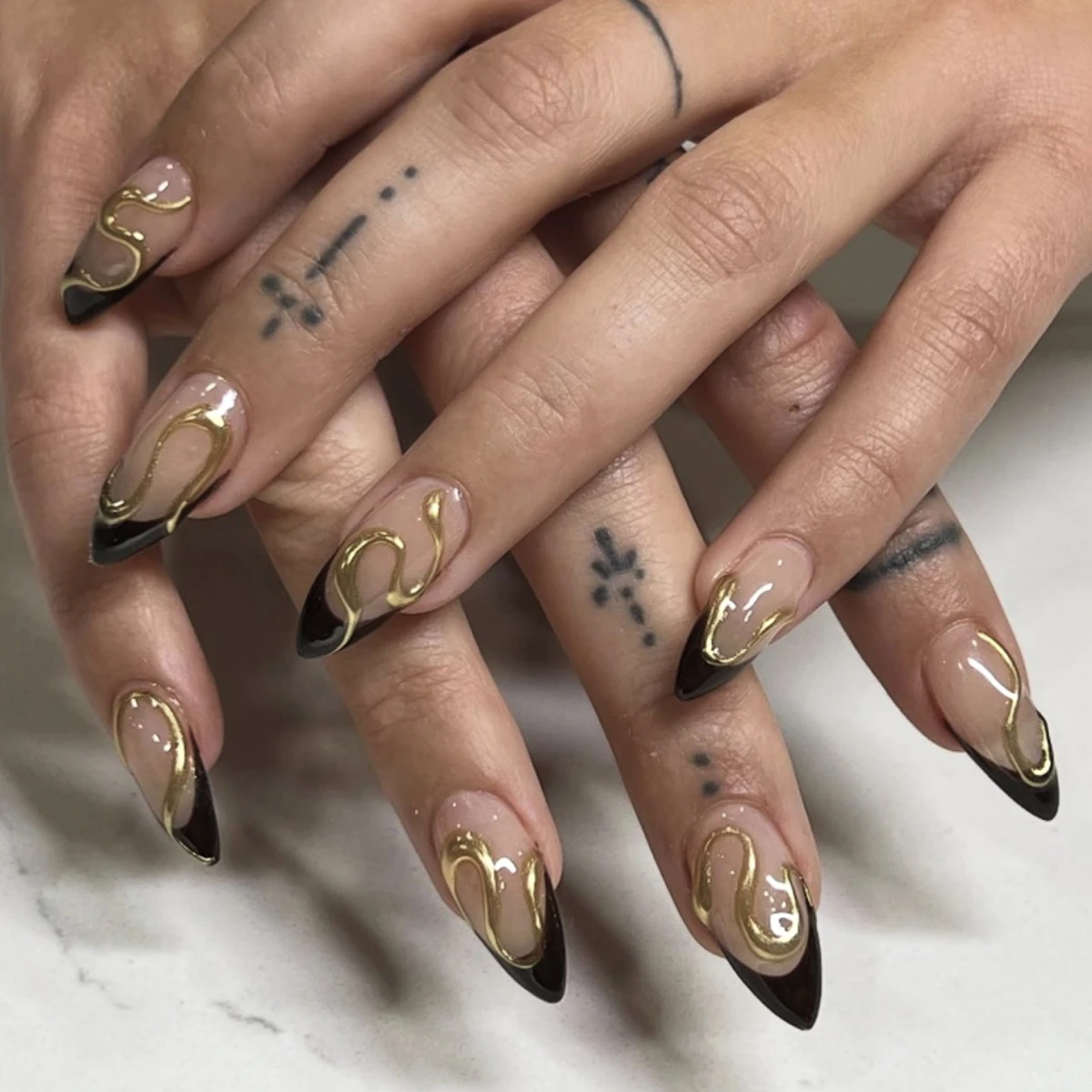 3D Gold Lines Black French Stylish Wearable Nail Art Fashion Almond False Nails Detachable Finished Fake Nails Press on Nails
3D Gold Lines Black French Stylish Wearable Nail Art Fashion Almond False Nails Detachable Finished Fake Nails Press on Nails