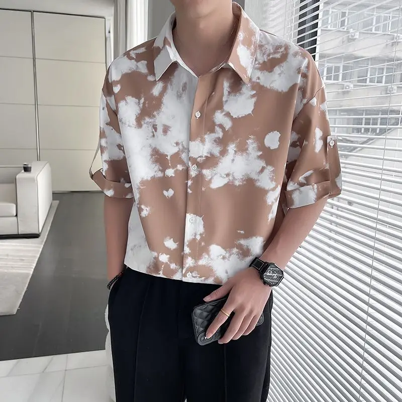 Мужские рубашки Tie Dye из ледяного шелка с коротким рукавом, свободная мужская рубашка, эстетичная летняя повседневная роскошная корейская популярная одежда высокого качества
Мужские рубашки Tie Dye из ледяного шелка с коротким рукавом, свободная мужская рубашка, эстетичная летняя повседневная роскошная корейская популярная одежда высокого качества