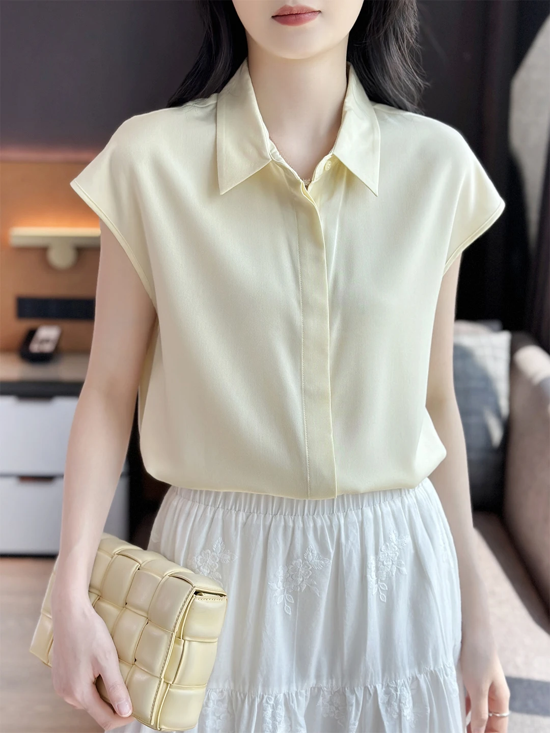 Left Home Cloud Sensation 4 Color Loose Fit Collared No Ironing Short Sleeve Silk Smooth Hanging Women's Casual Shirt
Left Home Cloud Sensation 4 Color Loose Fit Collared No Ironing Short Sleeve Silk Smooth Hanging Women's Casual Shirt