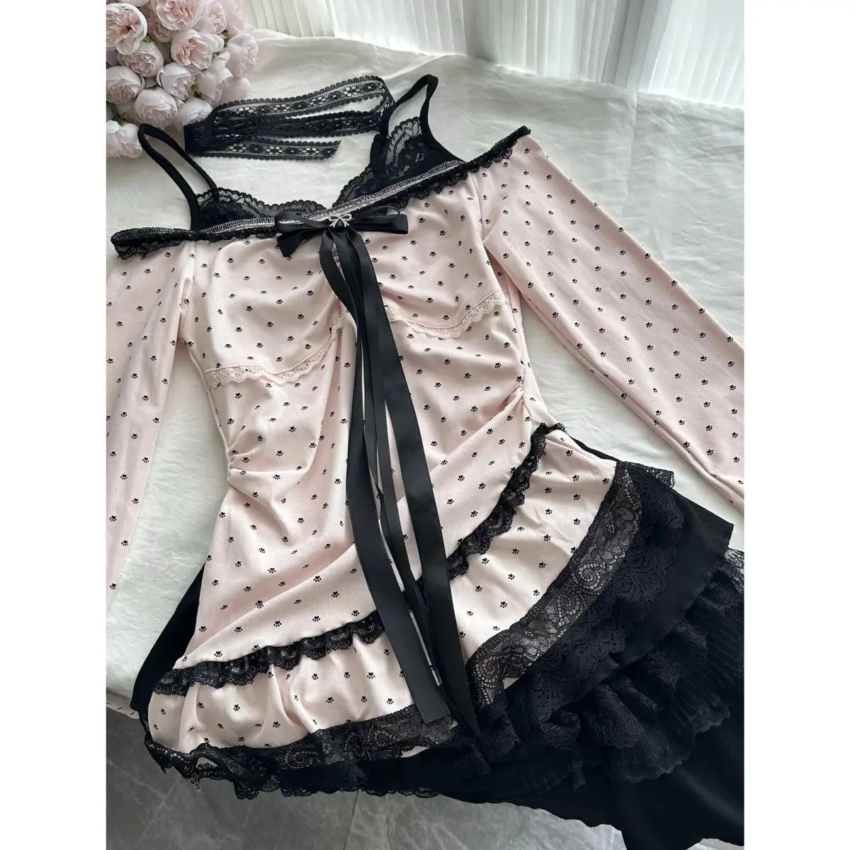 Y2k Polka Dot Long Sleeve Top + Strap Black Dress Two-Piece Set Women Sweet Japanese Vintage Bodycon Lace Bow Spring Summer
Y2k Polka Dot Long Sleeve Top + Strap Black Dress Two-Piece Set Women Sweet Japanese Vintage Bodycon Lace Bow Spring Summer