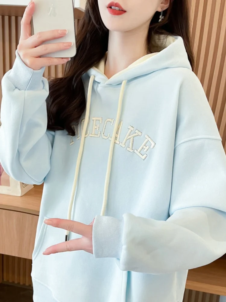 Милый мягкий весенне-осенний топ, милый модный однотонный спортивный пуловер с вышивкой букв для девочек, удобный пуловер с капюшоном на шнурке
Милый мягкий весенне-осенний топ, милый модный однотонный спортивный пуловер с вышивкой букв для девочек, удобный пуловер с капюшоном на шнурке