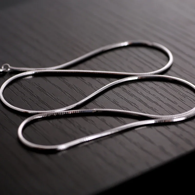 New Korean fashion jewelry mens necklace eight-sided snake bone chain gift silver jewelry accessories
New Korean fashion jewelry mens necklace eight-sided snake bone chain gift silver jewelry accessories