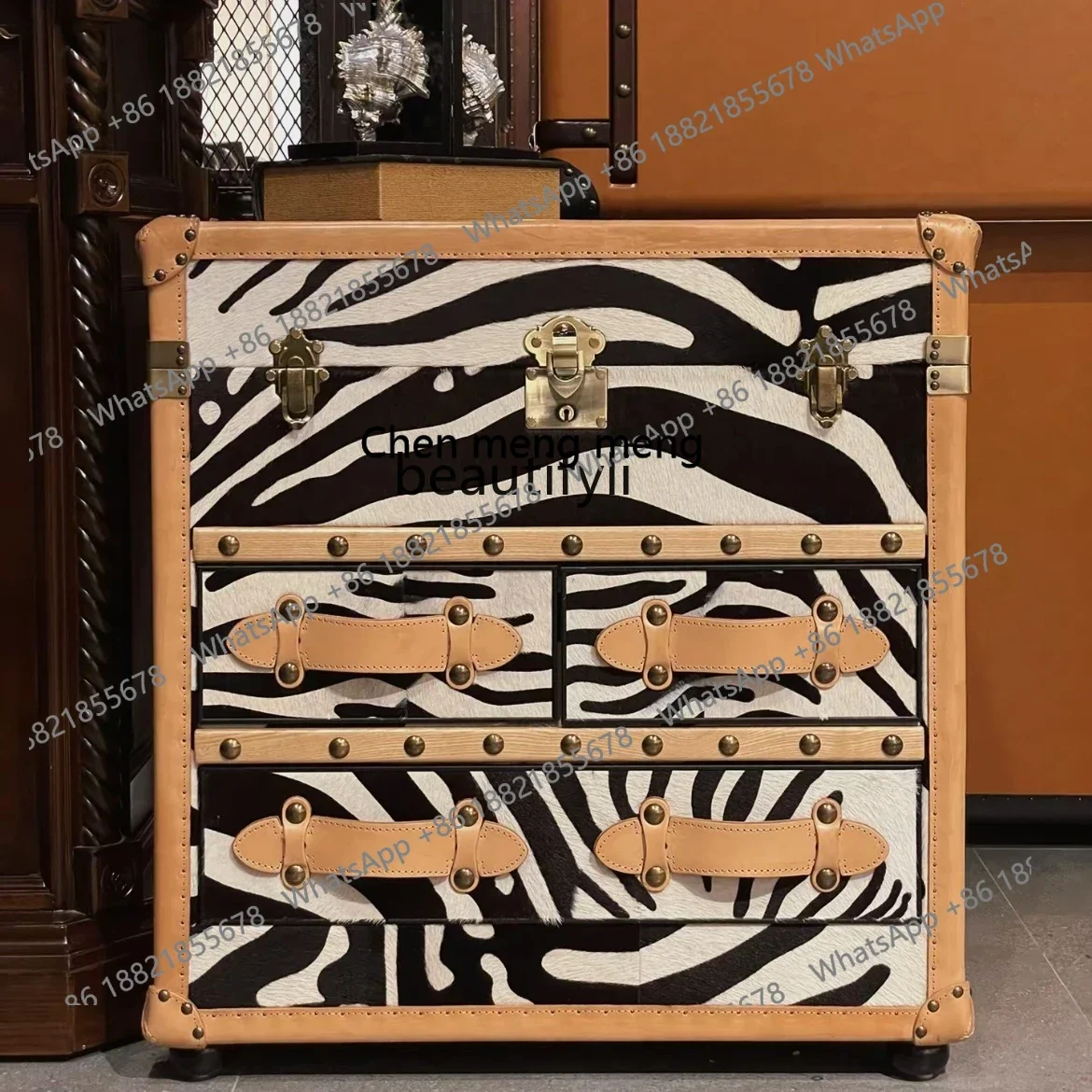 New arrive American retro light luxury leather/villa mansion cloakroom display cabinet storage locker
New arrive American retro light luxury leather/villa mansion cloakroom display cabinet storage locker