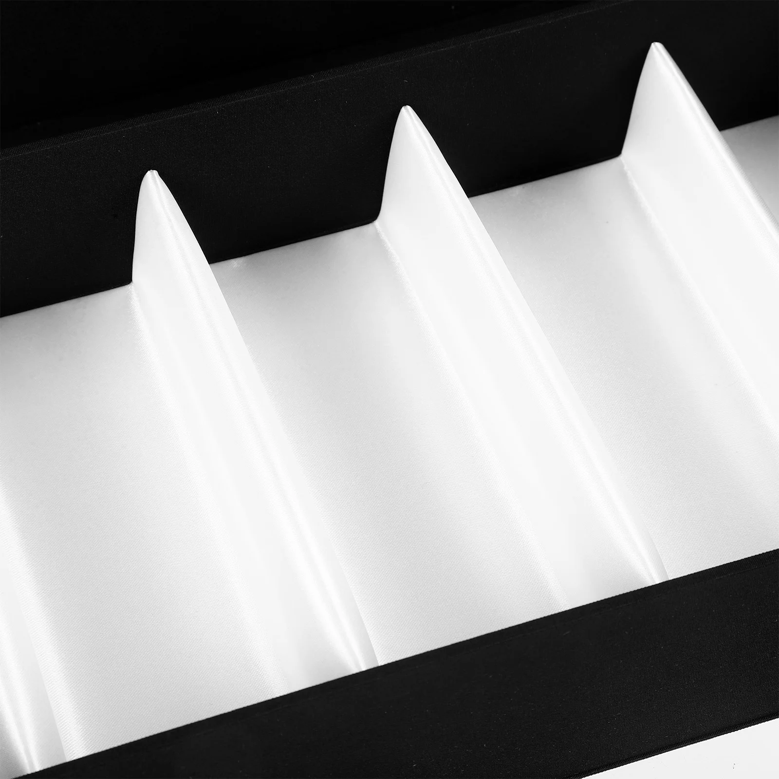 Durable Wear-Resistant Glasses Display Box Portable Eyeglass Case Suitable for Most Standard Size Glasses Home Supplies
Durable Wear-Resistant Glasses Display Box Portable Eyeglass Case Suitable for Most Standard Size Glasses Home Supplies