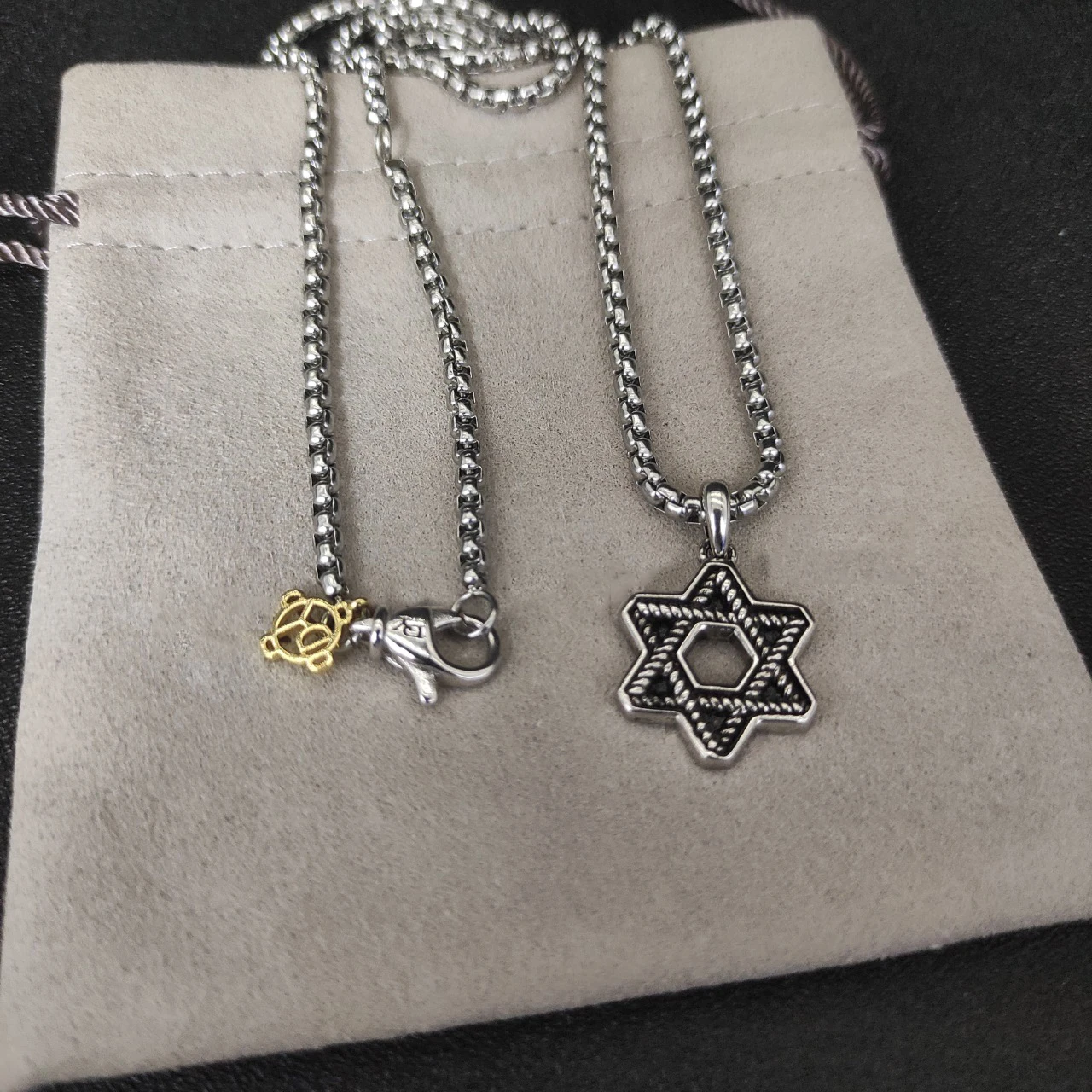 S925 sterling silver new David star necklace neutral fashion personality simple hip-hop trend retro luxury jewelry party gift
S925 sterling silver new David star necklace neutral fashion personality simple hip-hop trend retro luxury jewelry party gift