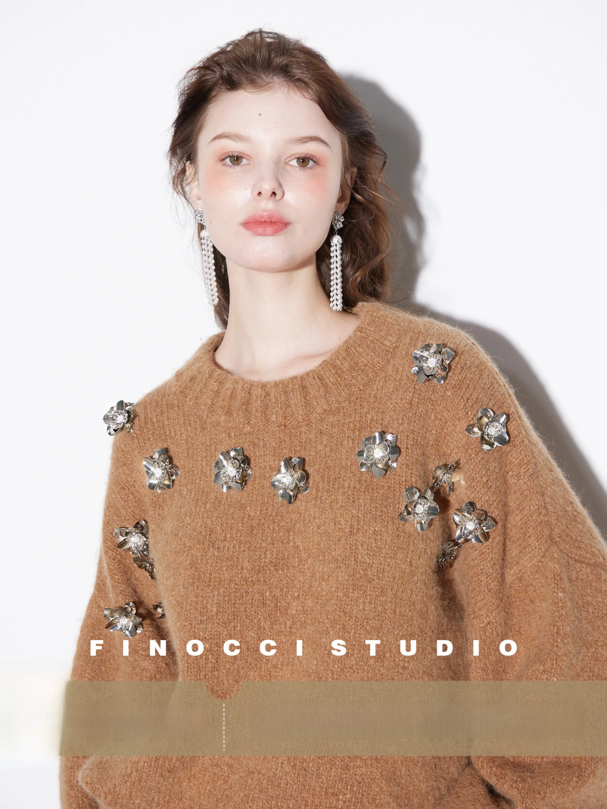 Finocci Luxury Peruvian Alpaca Cloud Soft Loose Sweater Detachable Metal Flower High End Casual Knitted Woolen Coat for Women
Finocci Luxury Peruvian Alpaca Cloud Soft Loose Sweater Detachable Metal Flower High End Casual Knitted Woolen Coat for Women