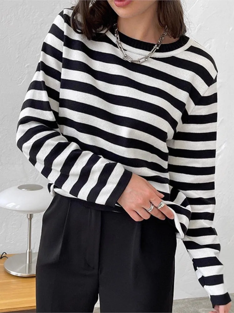 Women Knitted Stripe Sweater Loose Casual Thick Pullovers Female Warm Long-sleeved Round Neck Tops Female 2026 Autumn Winter
Women Knitted Stripe Sweater Loose Casual Thick Pullovers Female Warm Long-sleeved Round Neck Tops Female 2026 Autumn Winter