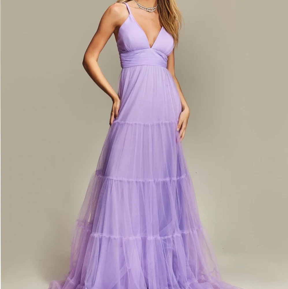 Classic Tiered V-Neck Floor Length A-Line Evening Dress Jersey and Organza Spaghetti Straps Zipper Back Draped Vestido De Festa
Classic Tiered V-Neck Floor Length A-Line Evening Dress Jersey and Organza Spaghetti Straps Zipper Back Draped Vestido De Festa