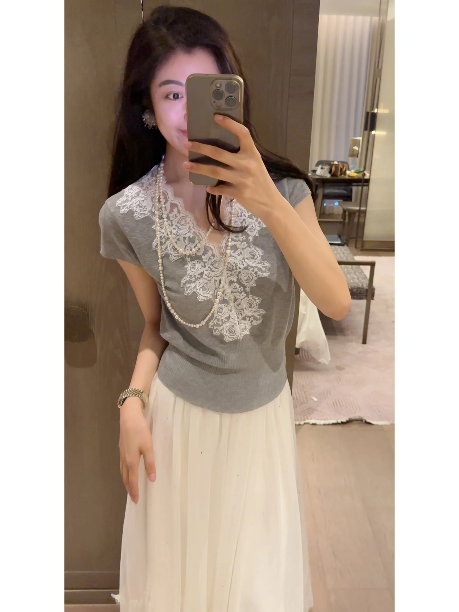 NCOU Summer 2026 Lace Splicing V-neck Slimming Short Knitted Top Women's Fashion Design Sense Polyester Fiber Open Cardigan
NCOU Summer 2026 Lace Splicing V-neck Slimming Short Knitted Top Women's Fashion Design Sense Polyester Fiber Open Cardigan
