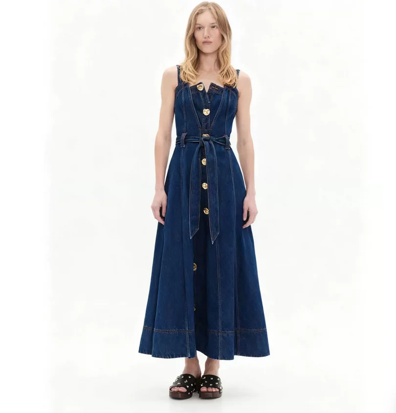 Retro high waisted sleeveless slim fit denim dress with camisole for slimming effect
Retro high waisted sleeveless slim fit denim dress with camisole for slimming effect