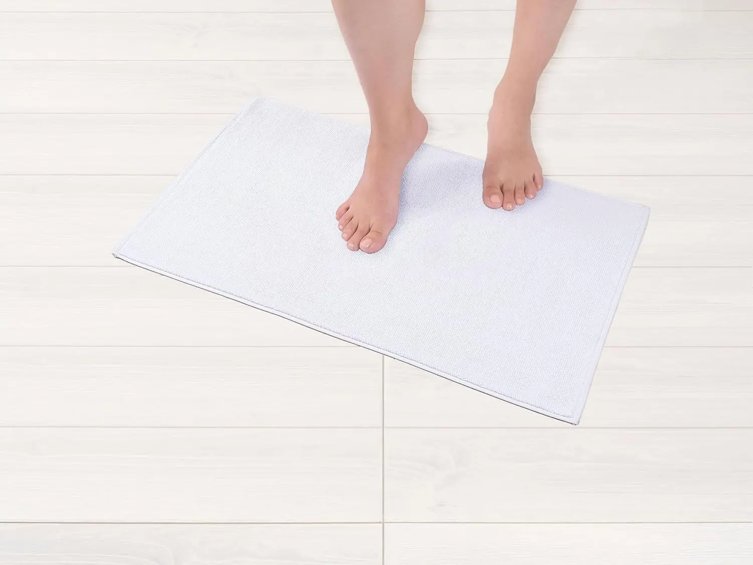 Soft Cotton Bath Rug, 17x24 Inch Slip Reducer Washable Shaggy Mat for Bathroom in White
Soft Cotton Bath Rug, 17x24 Inch Slip Reducer Washable Shaggy Mat for Bathroom in White