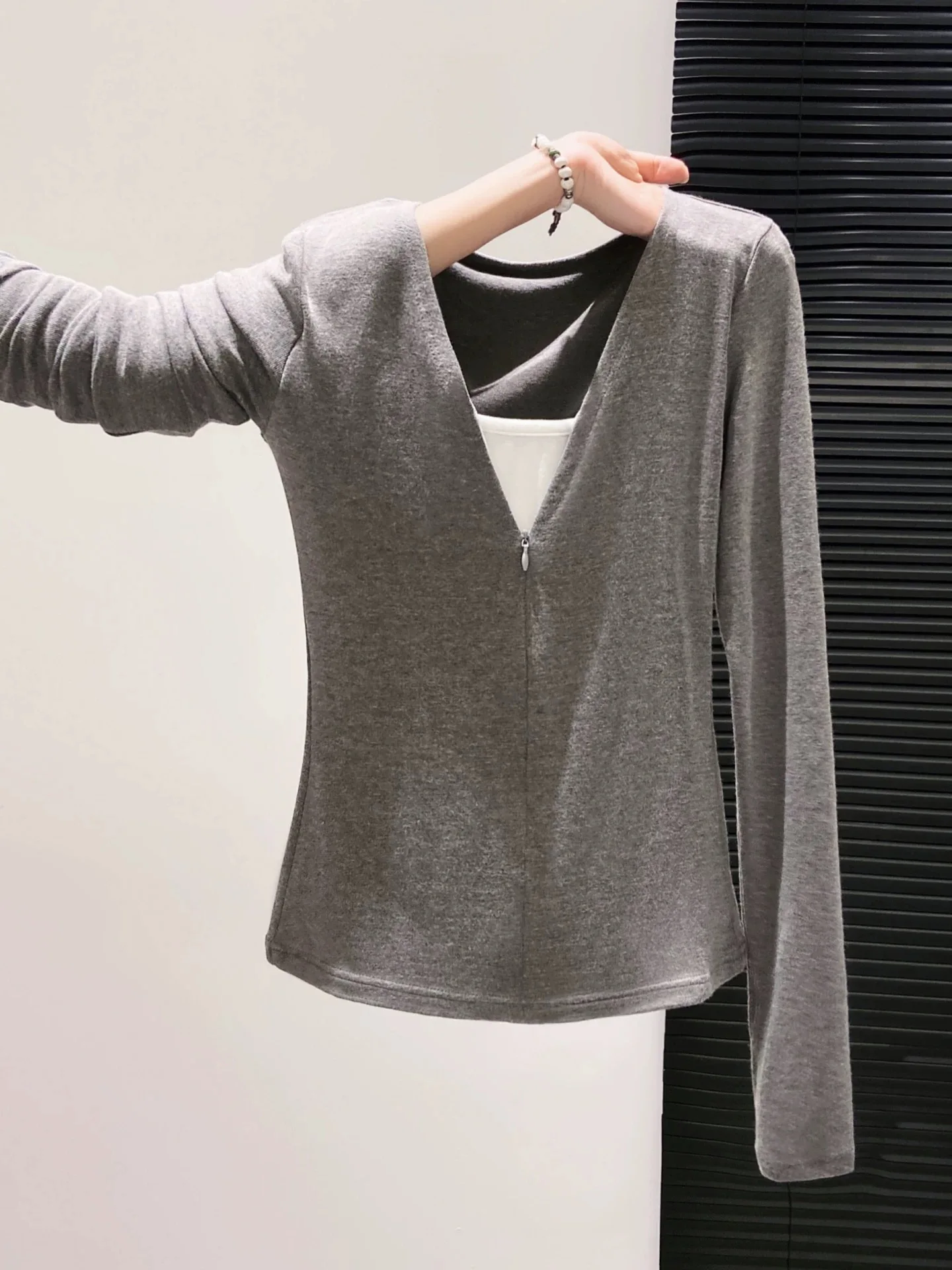 Slim Fit V-Neck Long Sleeve T-Shirt Women's Base Shirt Top 95 Cotton Autumn New Style Versatile Exposing Thinness Base Layer
Slim Fit V-Neck Long Sleeve T-Shirt Women's Base Shirt Top 95 Cotton Autumn New Style Versatile Exposing Thinness Base Layer
