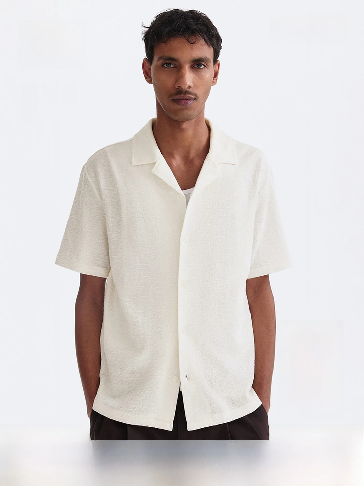 H&M Men's Standard Fit Casual Cuban Collar Shirt Summer New Style 1316047 Polyester Cotton Blend Short Sleeve Open Cardigan
H&M Men's Standard Fit Casual Cuban Collar Shirt Summer New Style 1316047 Polyester Cotton Blend Short Sleeve Open Cardigan
