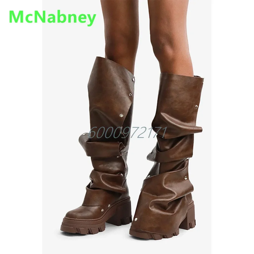 Женские ботинки с круглым носком и морщинами на толстой подошве, новинка 2025, кожаная ткань, повседневная обувь с квадратным каблуком и металлической пряжкой
Женские ботинки с круглым носком и морщинами на толстой подошве, новинка 2025, кожаная ткань, повседневная обувь с квадратным каблуком и металлической пряжкой