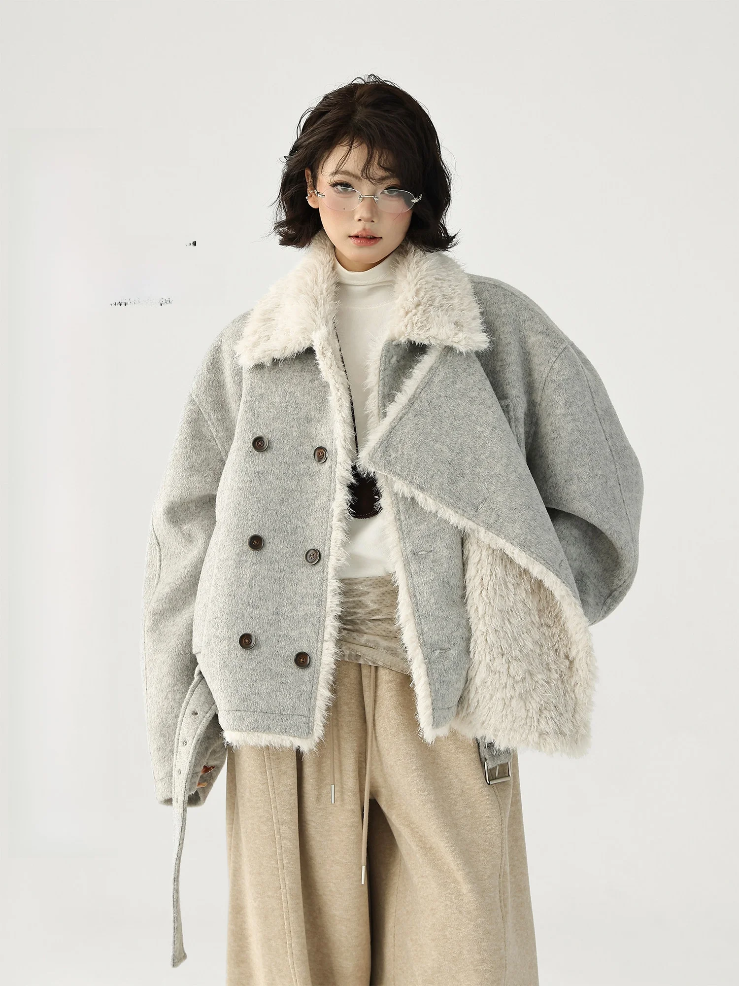 Женское пальто AceStudios класса люкс с двубортной застежкой, меховым воротником и утепленной подкладкой из флиса, короткое, в корейском стиле, теплое, повседневное, верхняя одежда
Женское пальто AceStudios класса люкс с двубортной застежкой, меховым воротником и утепленной подкладкой из флиса, короткое, в корейском стиле, теплое, повседневное, верхняя одежда