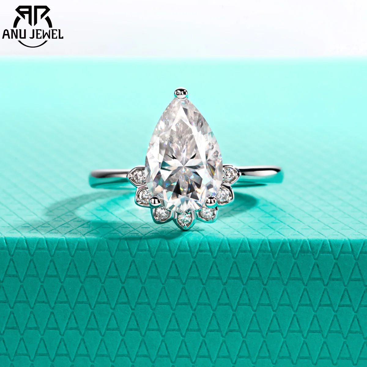 AnuJewel 4ct Pear Cut D Color Moissanite Engagement Rings 18K Gold Plated Classic Crown Wedding Ring Women Jewelry Wholesale
AnuJewel 4ct Pear Cut D Color Moissanite Engagement Rings 18K Gold Plated Classic Crown Wedding Ring Women Jewelry Wholesale