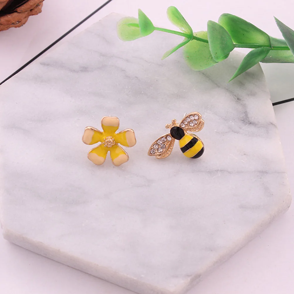 1Pair Asymmetry Flower Earrings Women Trendy Alloy Ear Studs Noble Elegant Gift Wedding Anniversary Valentine Mother Christmas
1Pair Asymmetry Flower Earrings Women Trendy Alloy Ear Studs Noble Elegant Gift Wedding Anniversary Valentine Mother Christmas
