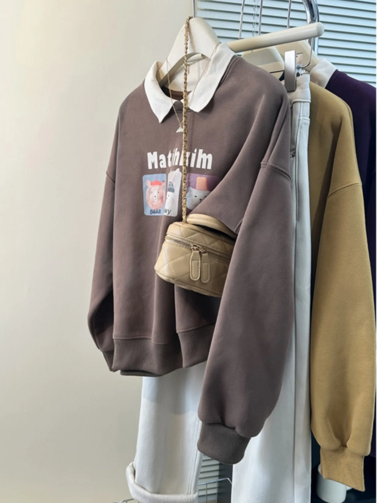 Женская толстовка оверсайз с отложным воротником, новинка 2024 года, осенне-зимняя, модный топ в корейском стиле, маленький размер
Женская толстовка оверсайз с отложным воротником, новинка 2024 года, осенне-зимняя, модный топ в корейском стиле, маленький размер