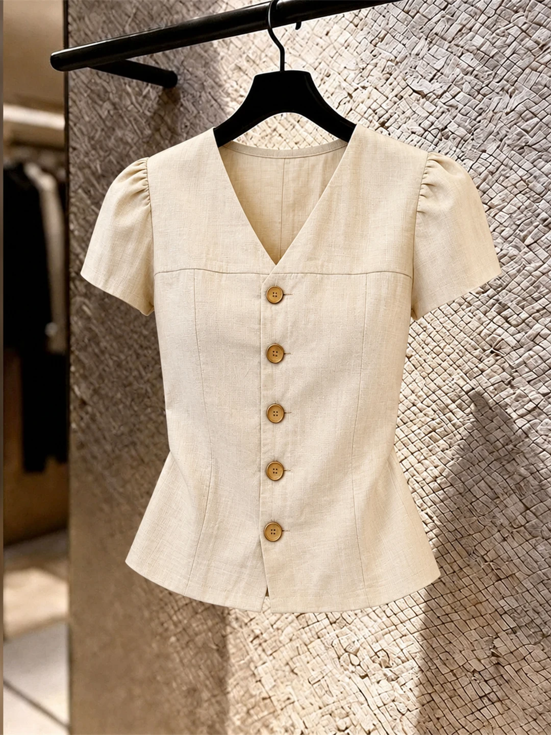 Slimming Effect V-Neck Single-Button Short-Sleeve Commute Shirt Korean Style Straight Cut Summer 2026 Silk Women's Top
Slimming Effect V-Neck Single-Button Short-Sleeve Commute Shirt Korean Style Straight Cut Summer 2026 Silk Women's Top