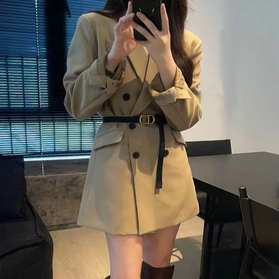 Женский хлопковый пиджак в корейском стиле для весны и осени, деловой, приталенный, с отложным воротником, на двух пуговицах, с завышенной талией
Женский хлопковый пиджак в корейском стиле для весны и осени, деловой, приталенный, с отложным воротником, на двух пуговицах, с завышенной талией