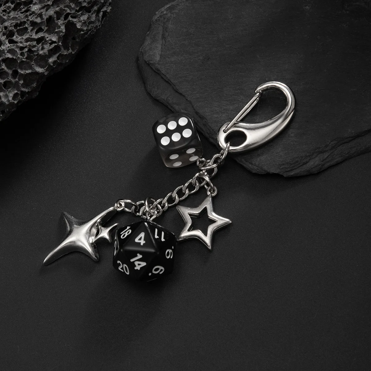 Dice five-pointed star keychain for men, high-end hip-hop, niche men's metal bag pendant ornament
Dice five-pointed star keychain for men, high-end hip-hop, niche men's metal bag pendant ornament