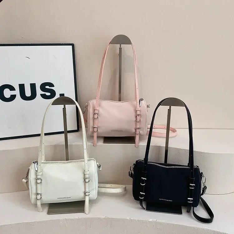 Durable Daily Use White Woven Shoulder Bag Classic Weave Texture Handbag Convenient Crossbody Purse for All Seasons
Durable Daily Use White Woven Shoulder Bag Classic Weave Texture Handbag Convenient Crossbody Purse for All Seasons