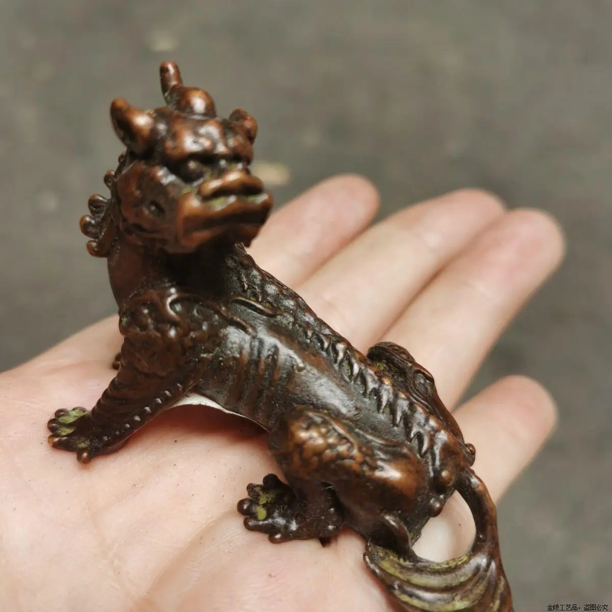 Металлическая статуя животного Кsitigarbha King, антикварное крепление бодхисаттвы, украшение для прослушивания Цзюхуа, горный дом, украшение фэн-шуй Divi
Металлическая статуя животного Кsitigarbha King, антикварное крепление бодхисаттвы, украшение для прослушивания Цзюхуа, горный дом, украшение фэн-шуй Divi