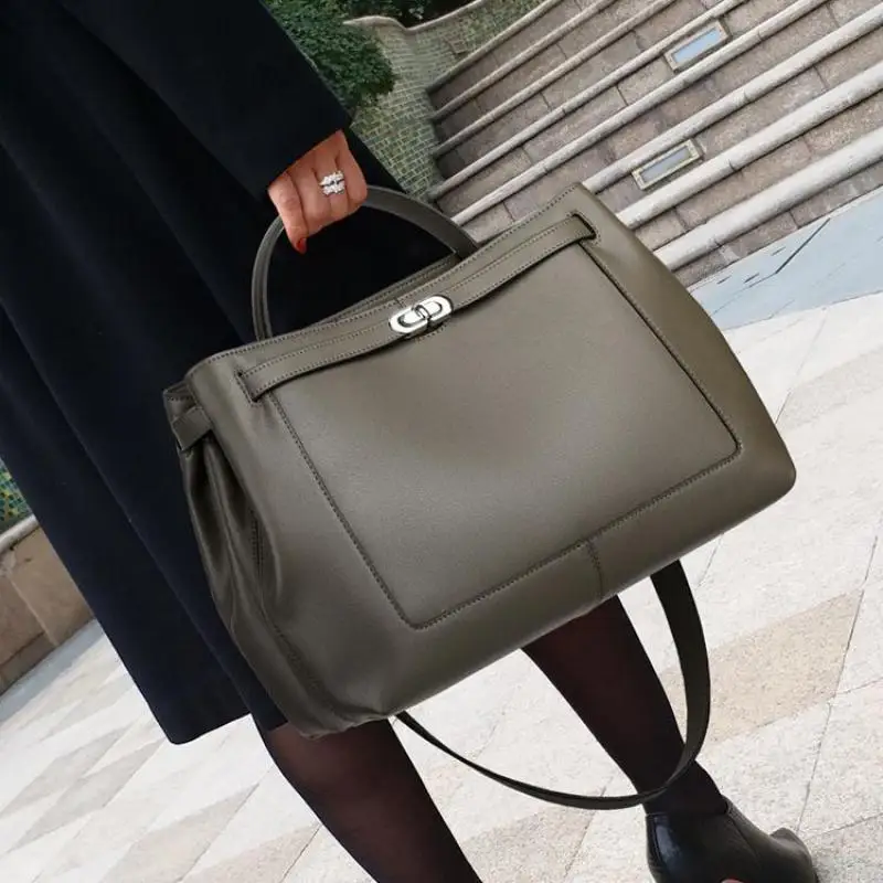 Luxury Brand Women's Bag High-grade Leather Large Capacity Handbag For Women Work Commute Portable Shoulder Crossbody Bag Trend
Luxury Brand Women's Bag High-grade Leather Large Capacity Handbag For Women Work Commute Portable Shoulder Crossbody Bag Trend