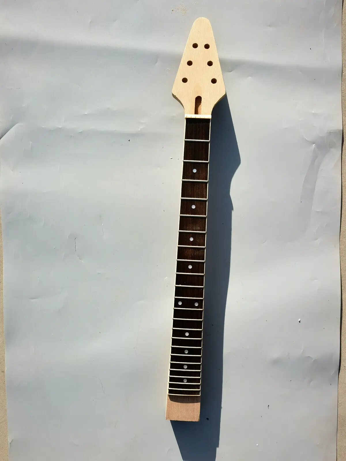 22fret New Guitar Neck 24.75inch Flying V Mahogany Rosewood Fretboard Dot Inlay
22fret New Guitar Neck 24.75inch Flying V Mahogany Rosewood Fretboard Dot Inlay