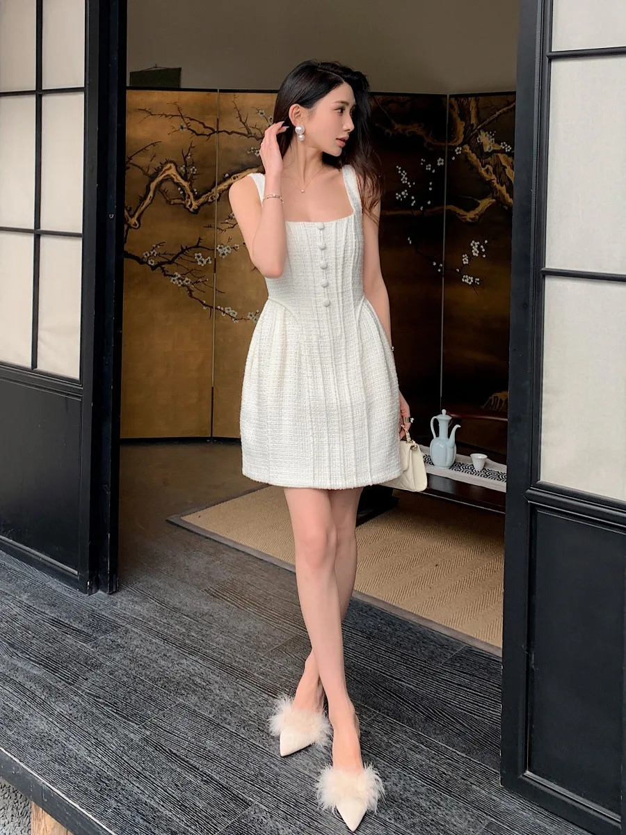 2026 Lady Elegant Style Texture Tweed Wear Sexy U-neck Sleeveless Waisted Solid Short Mini Straps Bubble Dress Women
2026 Lady Elegant Style Texture Tweed Wear Sexy U-neck Sleeveless Waisted Solid Short Mini Straps Bubble Dress Women