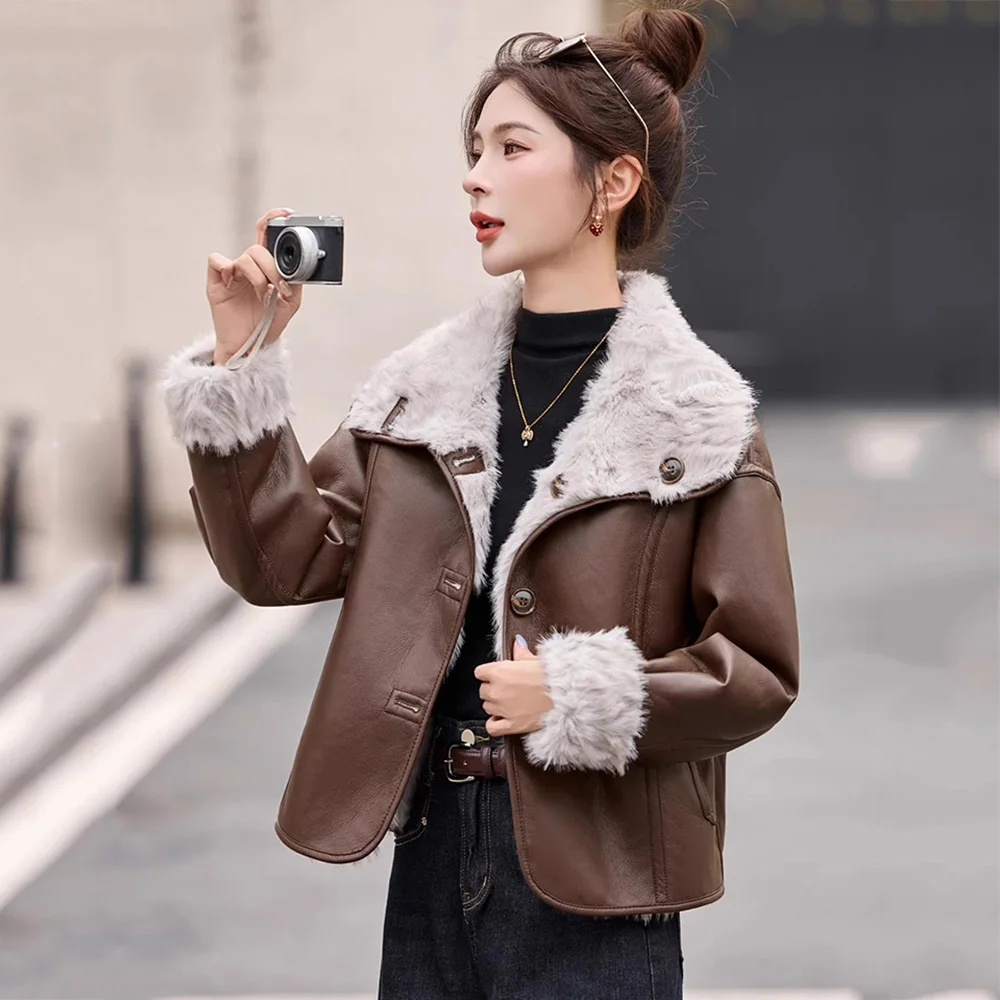 Новая женская двусторонняя бархатная кожаная куртка из спилка, осенне-зимняя модная толстая теплая свободная короткая куртка с отложным воротником, женское
Новая женская двусторонняя бархатная кожаная куртка из спилка, осенне-зимняя модная толстая теплая свободная короткая куртка с отложным воротником, женское