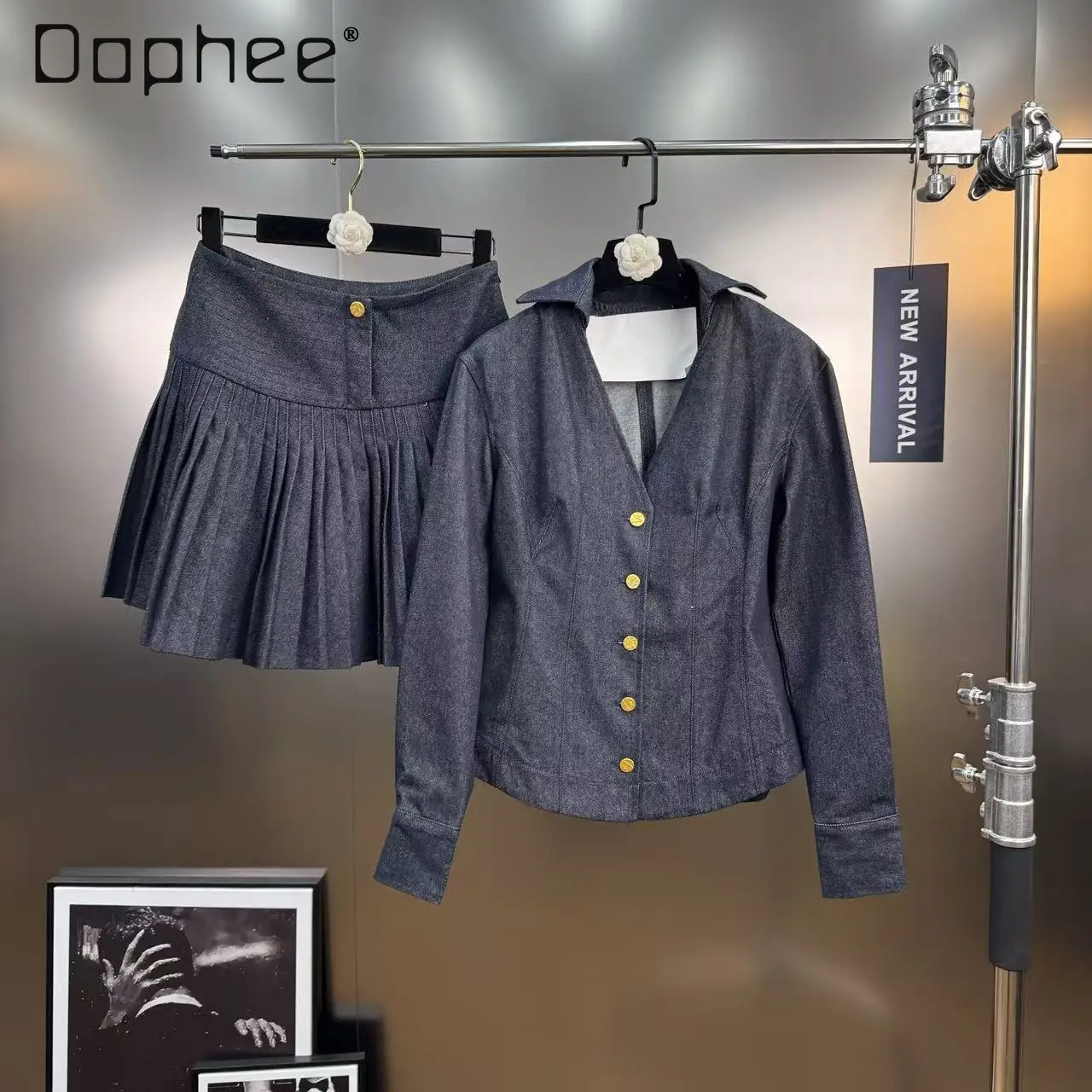 Early Autumn Commuter Style Fashion Retro Button Pleated Slim Denim Shirt Pleated Skirt Casual Two Piece Sets Womens Outifits
Early Autumn Commuter Style Fashion Retro Button Pleated Slim Denim Shirt Pleated Skirt Casual Two Piece Sets Womens Outifits