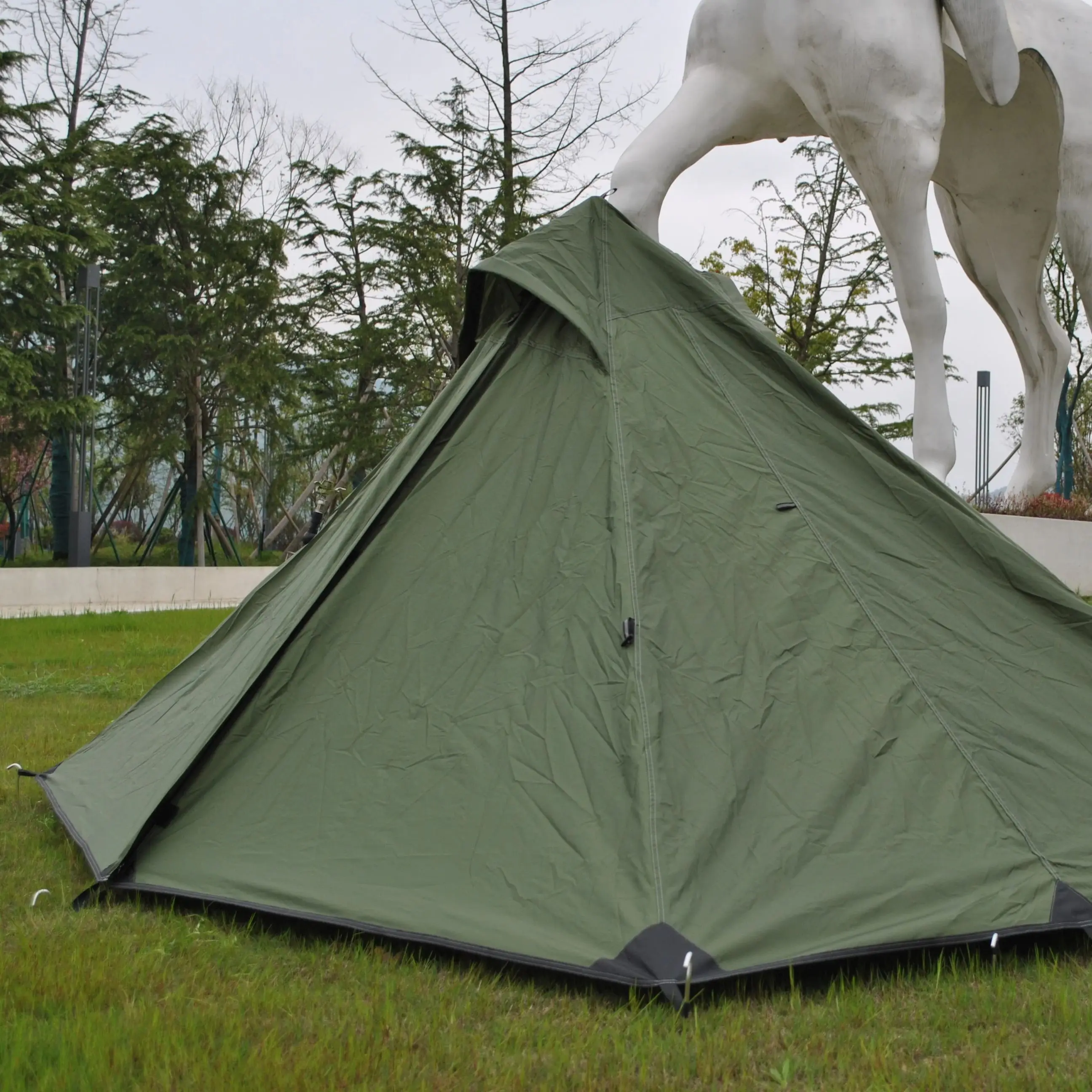 Affordable Camping Tent, Budget-Friendly Camping Tent With Breathable Fabric,Lightweight, Ideal for Outdoor Picnics,Easy Setup
Affordable Camping Tent, Budget-Friendly Camping Tent With Breathable Fabric,Lightweight, Ideal for Outdoor Picnics,Easy Setup