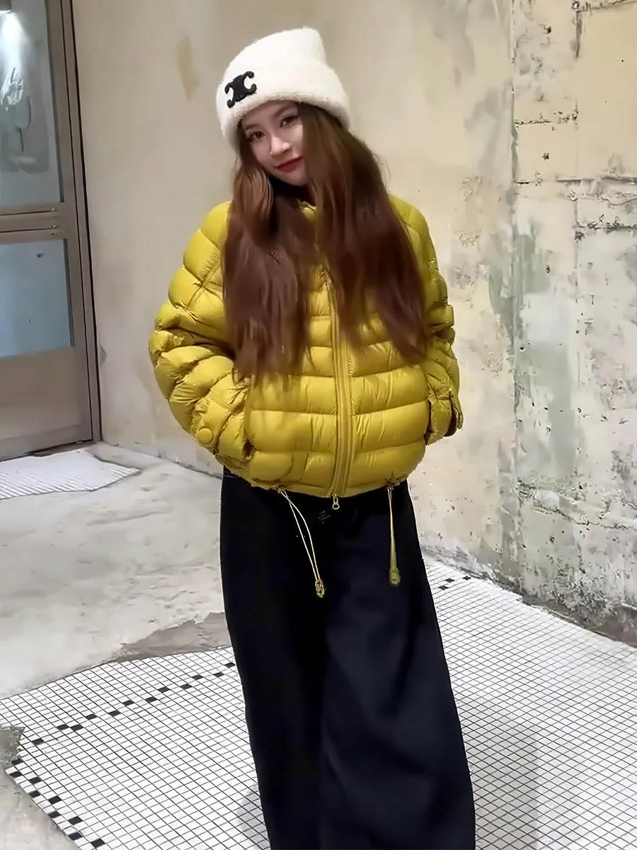 Желтая женская легкая теплая куртка-пуховик с воротником-стойкой на молнии, тонкая, повседневная, модная, для невысоких женщин
Желтая женская легкая теплая куртка-пуховик с воротником-стойкой на молнии, тонкая, повседневная, модная, для невысоких женщин