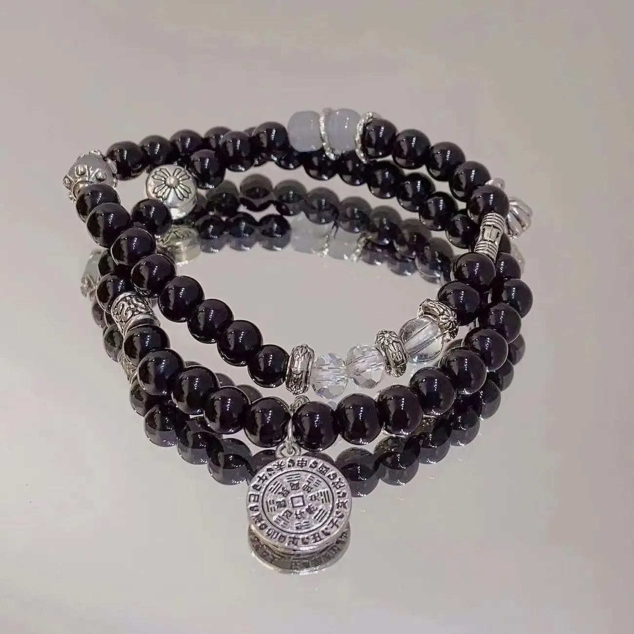New Chinese-style mountain ghost flower beaded double-layer bracelet women's national style retro high-value new bracelet personalized versatile jewelry
New Chinese-style mountain ghost flower beaded double-layer bracelet women's national style retro high-value new bracelet personalized versatile jewelry
