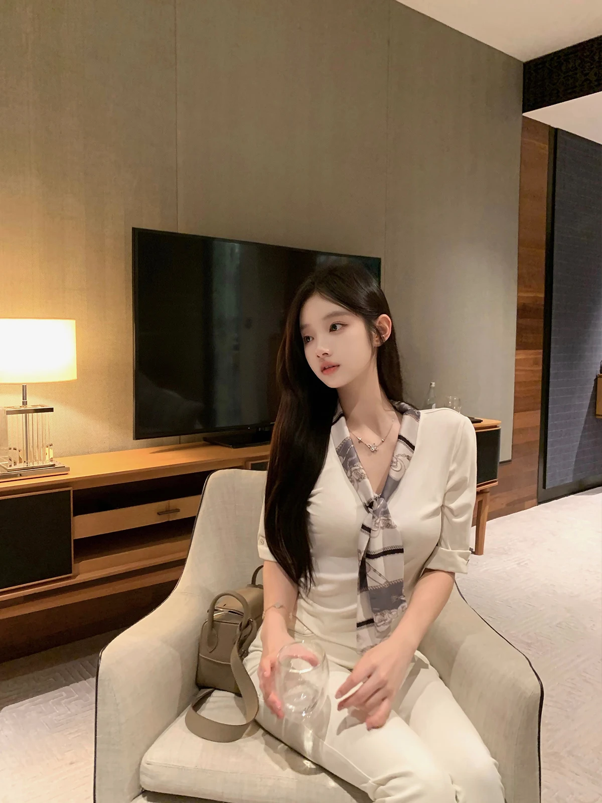 Женская летняя футболка Good Morning Fan Loose Feel Fixed ort Sve с шарфом обычной длины, несбываемая
Женская летняя футболка Good Morning Fan Loose Feel Fixed ort Sve с шарфом обычной длины, несбываемая