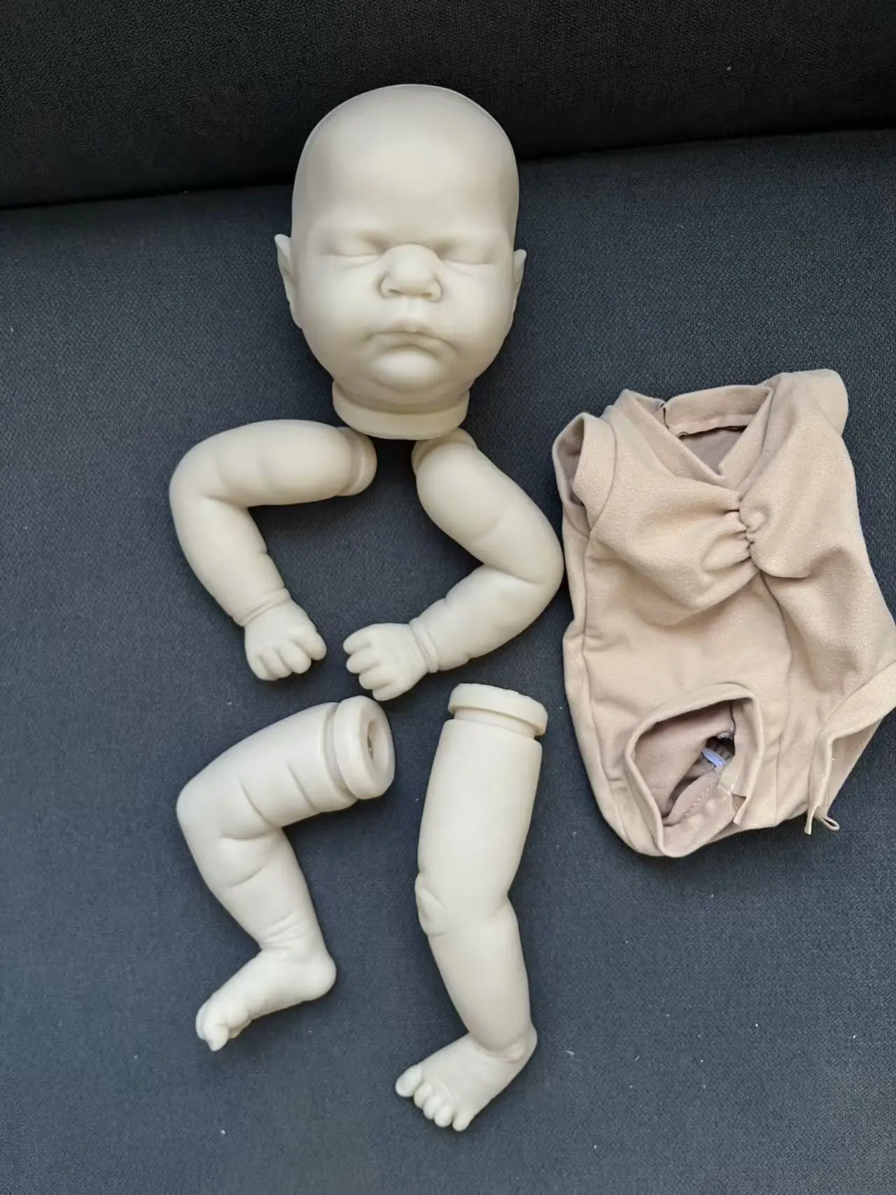 17Inch Reborn Doll Kit Romilly Sleepping Baby Soft Touch Unpainted Blank Doll Parts Toy for Kids Kit Bebe Reborn Name on Back
17Inch Reborn Doll Kit Romilly Sleepping Baby Soft Touch Unpainted Blank Doll Parts Toy for Kids Kit Bebe Reborn Name on Back