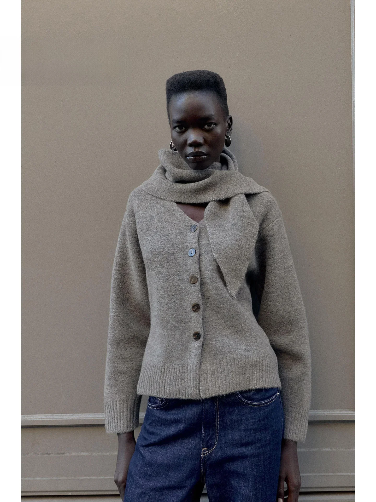 2025 autumn and winter European style hooded long sleeved hem drawstring cotton jacket
2025 autumn and winter European style hooded long sleeved hem drawstring cotton jacket