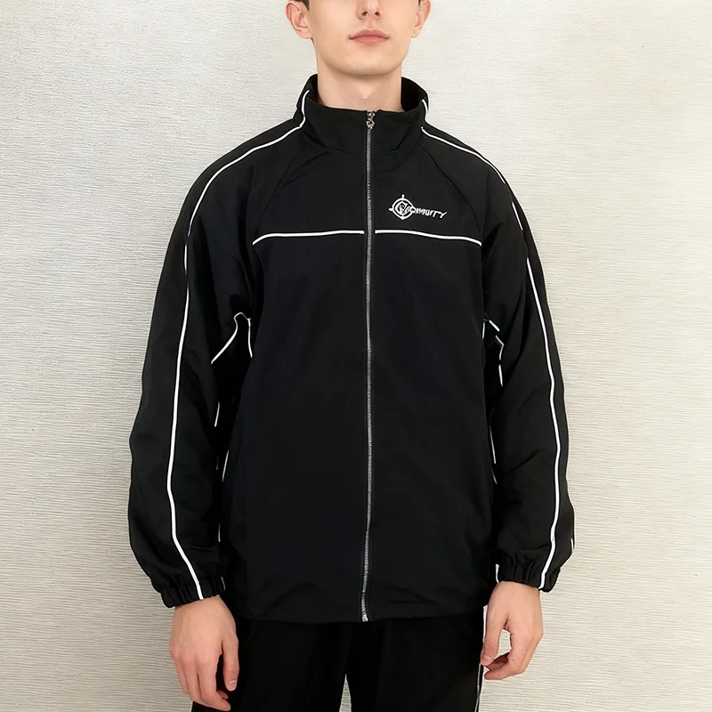 Осенне-зимняя новая куртка в спортивном стиле на молнии с длинными рукавами, уличная одежда в стиле хип-хоп, верхняя одежда для мужчин и женщин, вышитый капюшон
Осенне-зимняя новая куртка в спортивном стиле на молнии с длинными рукавами, уличная одежда в стиле хип-хоп, верхняя одежда для мужчин и женщин, вышитый капюшон