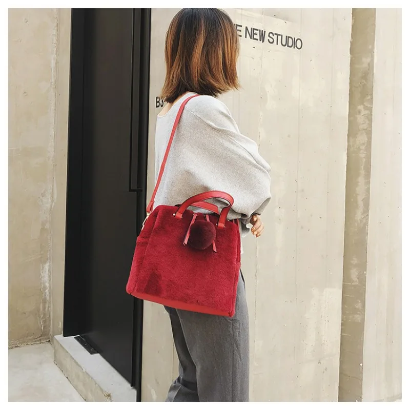 Winter Plush Shell Crossbody Bag New European Retro Style Versatile Handbag Single Shoulder Bag Fashion Women's Shoulder Bag
Winter Plush Shell Crossbody Bag New European Retro Style Versatile Handbag Single Shoulder Bag Fashion Women's Shoulder Bag