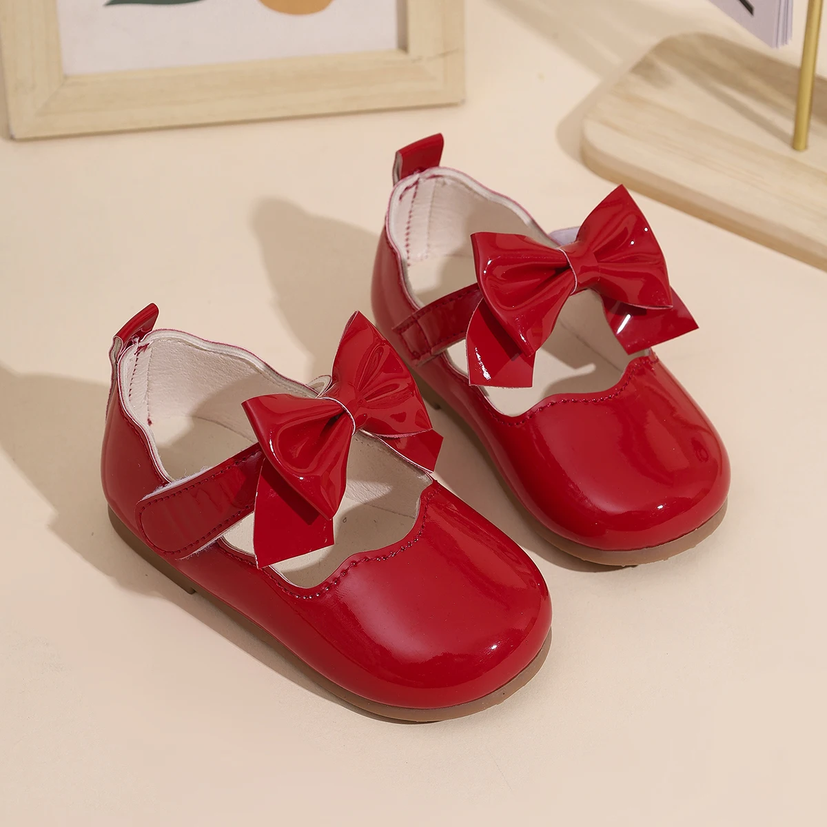 Girls' princess shoes white British style leather shoes summer new children's shoes soft sole Mary Jane little girl single shoes
Girls' princess shoes white British style leather shoes summer new children's shoes soft sole Mary Jane little girl single shoes