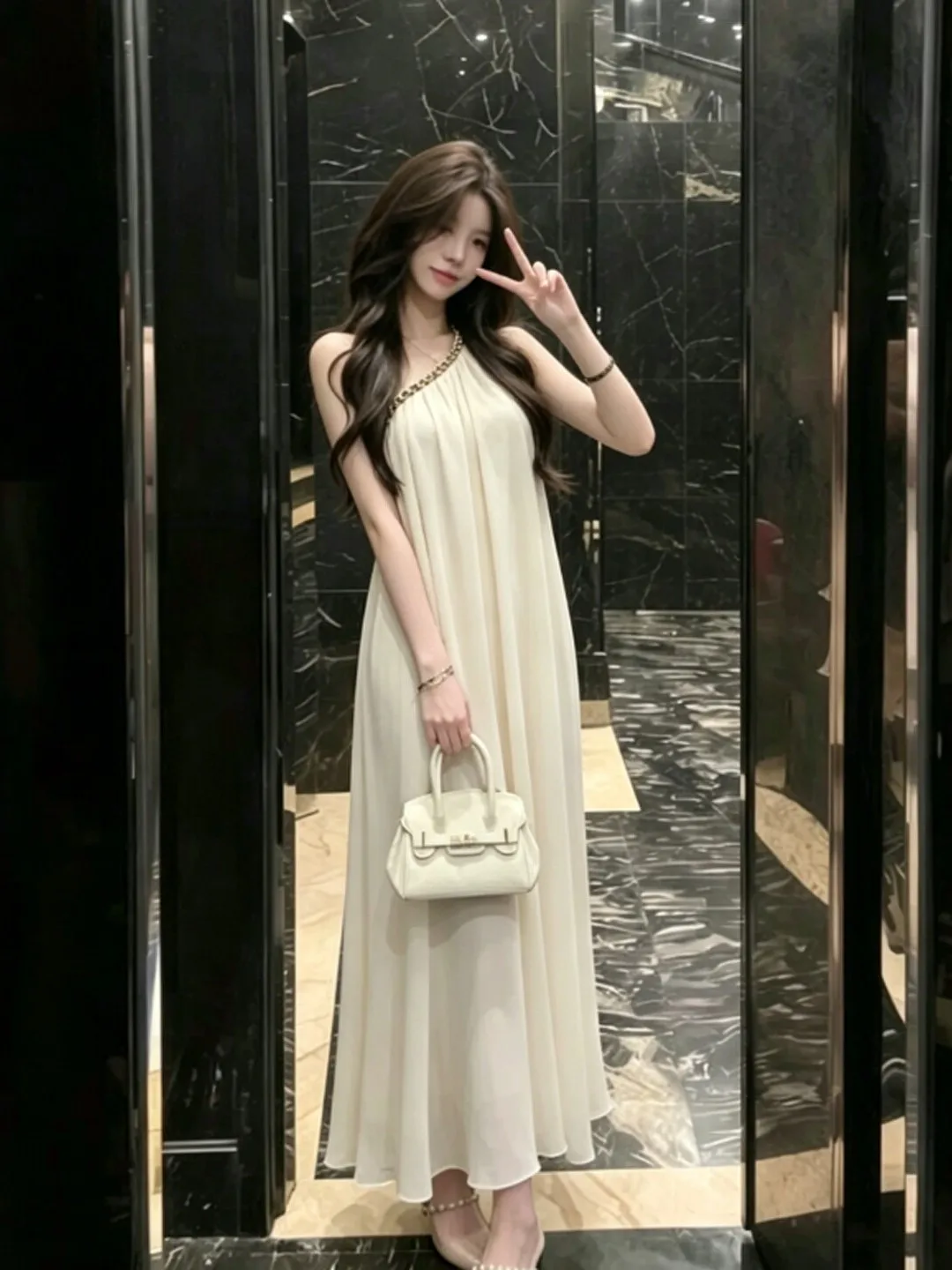 Summer Soft Style Unique Shoulder off Loose Strap Dress Elegant French Design Sensation Midi Dress for Women City Commute Str...
Summer Soft Style Unique Shoulder off Loose Strap Dress Elegant French Design Sensation Midi Dress for Women City Commute Str...