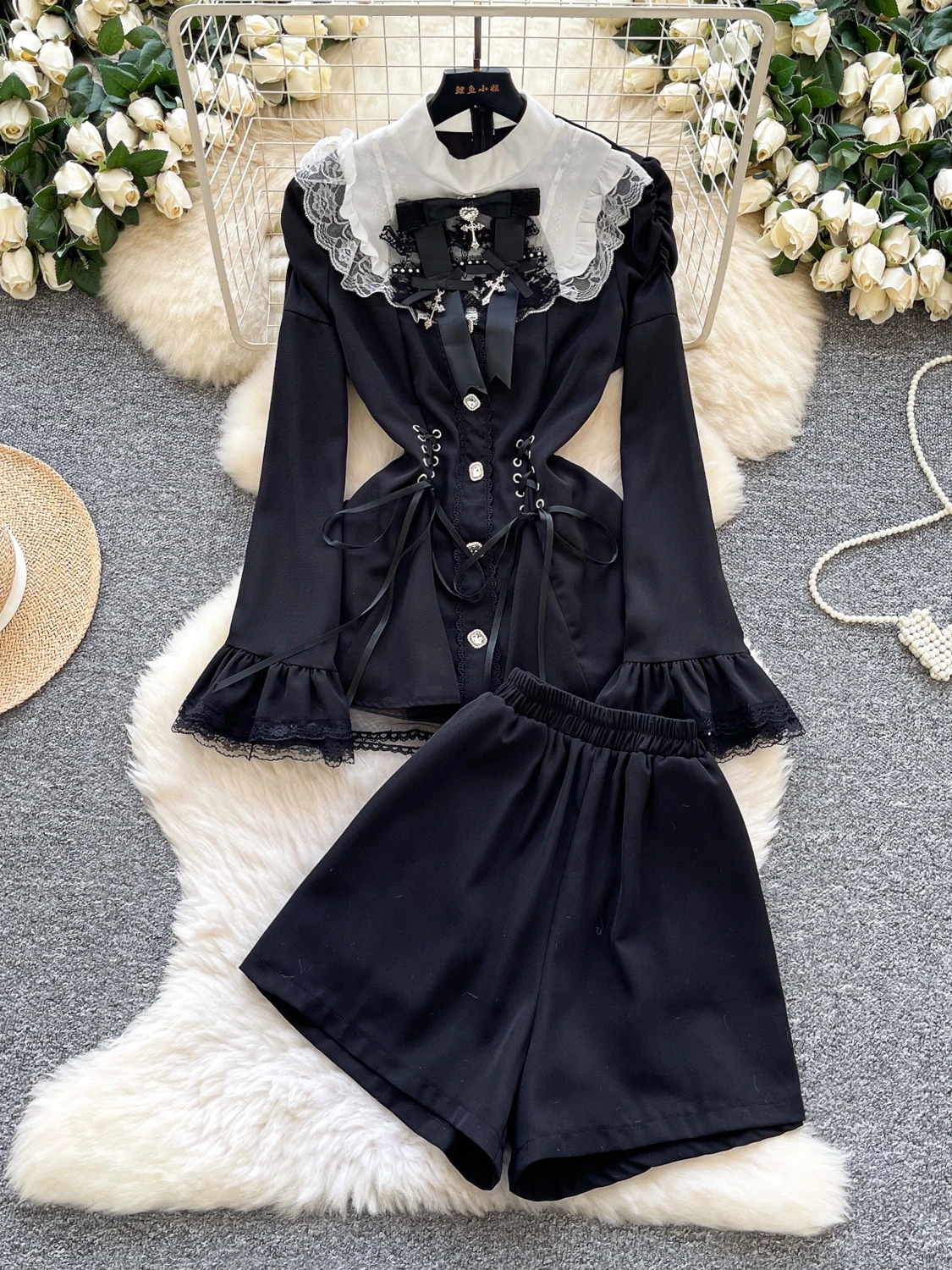 Sweet And Spicy Girl Design Sense Lace Splice Knot Stand Collar Bell Sleeve Shirt High Waist Pants Short Shorts
Sweet And Spicy Girl Design Sense Lace Splice Knot Stand Collar Bell Sleeve Shirt High Waist Pants Short Shorts