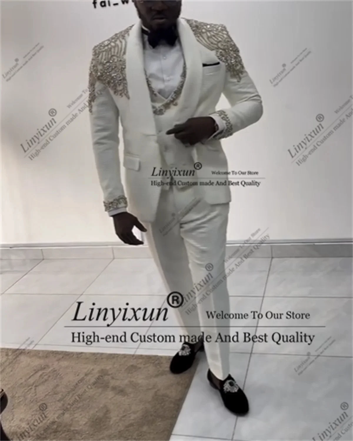 Luxury Embroidered Ornament Tuxedos Men Suits Customized Dinner trajes para hombre 2 Piece Set Wedding Groom Male Prom Blazers
Luxury Embroidered Ornament Tuxedos Men Suits Customized Dinner trajes para hombre 2 Piece Set Wedding Groom Male Prom Blazers