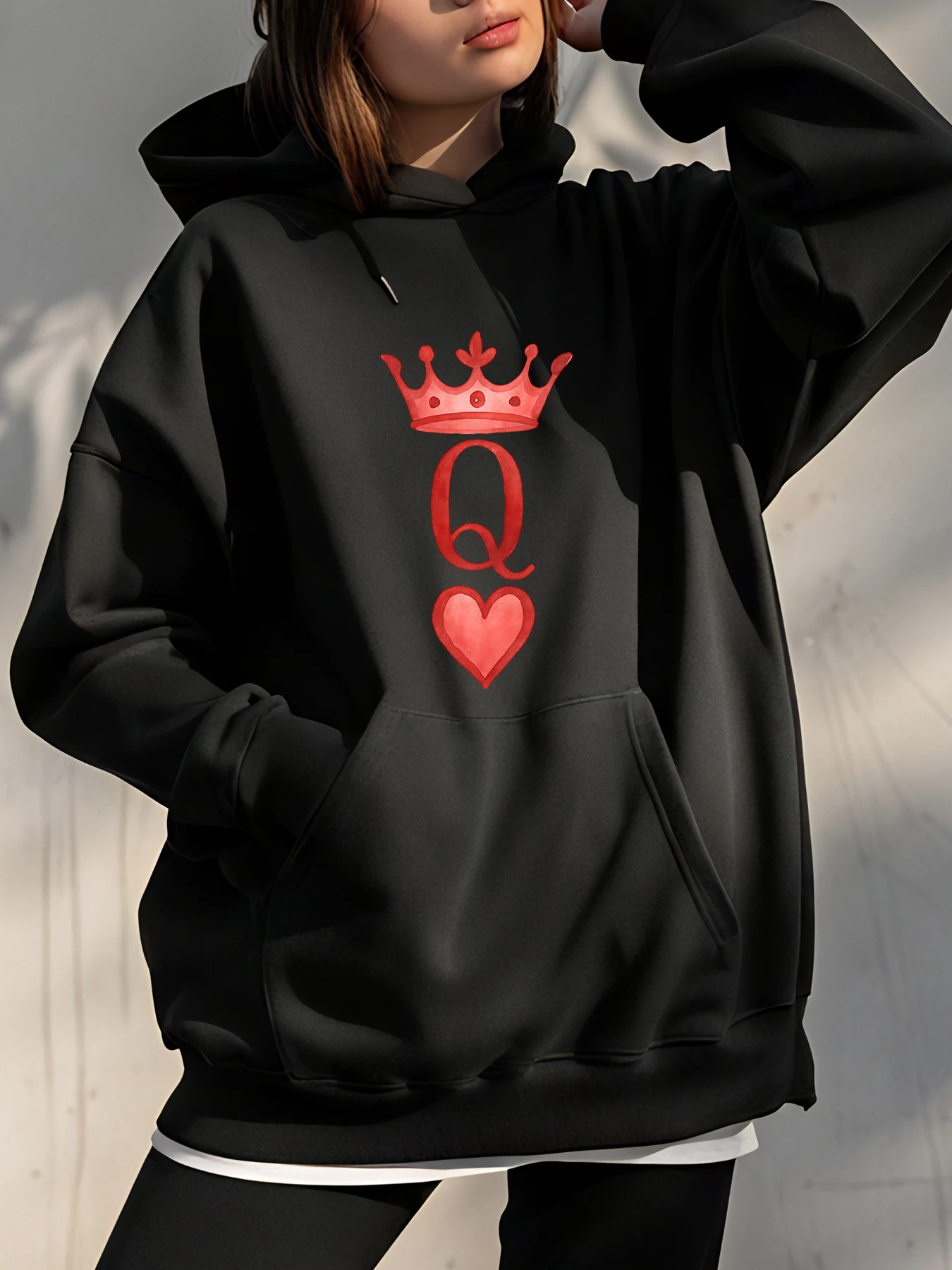 Толстовка с принтом королевы и сердца, уличная одежда большого размера, повседневная одежда, женская модная массивная толстовка в городском стиле с графическим рисунком
Толстовка с принтом королевы и сердца, уличная одежда большого размера, повседневная одежда, женская модная массивная толстовка в городском стиле с графическим рисунком