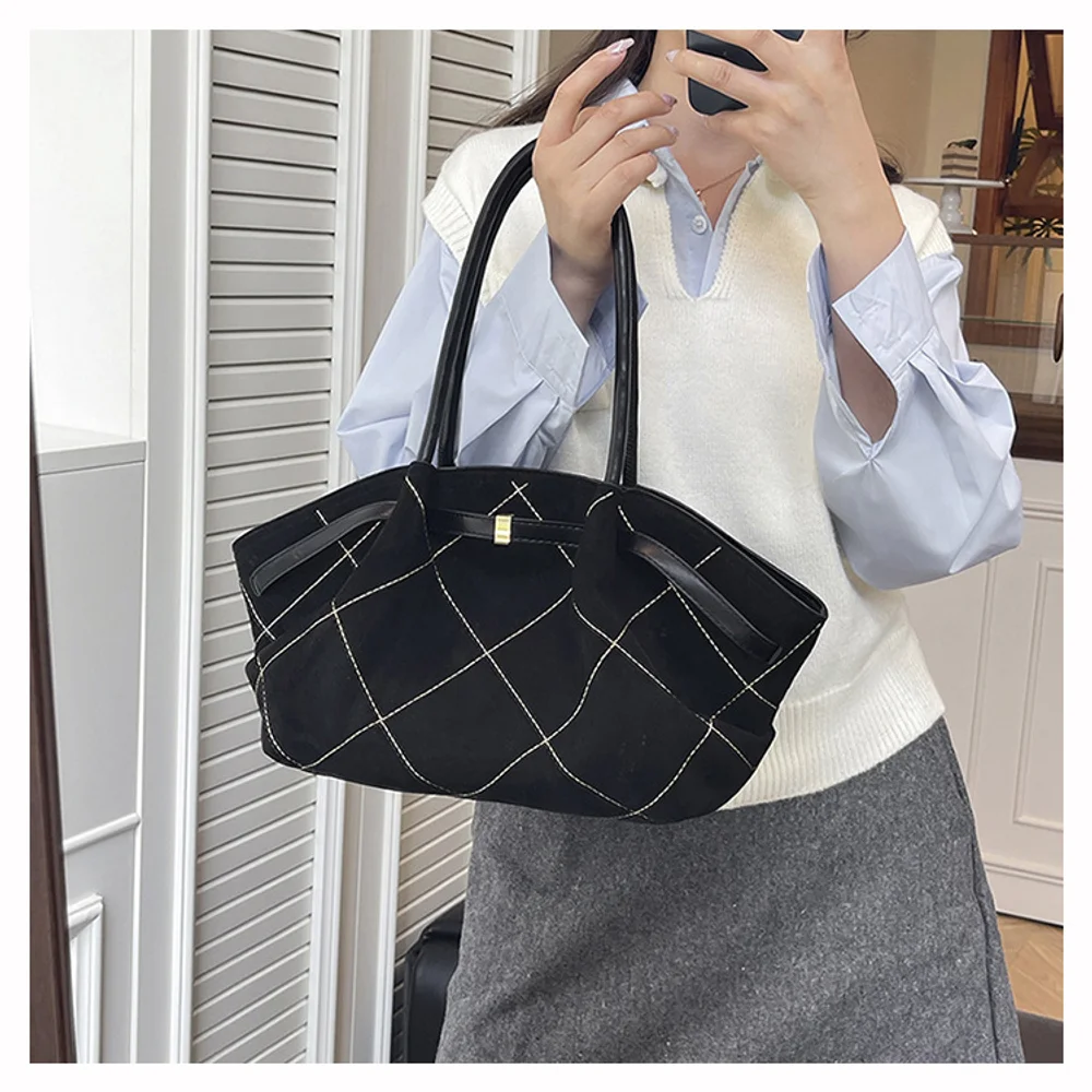 Lingge сумка-тоут с вышивкой, замшевая сумка на плечо для поездок на работу, высококачественная маленькая сумка в стиле аромата, сумка для подмышек
Lingge сумка-тоут с вышивкой, замшевая сумка на плечо для поездок на работу, высококачественная маленькая сумка в стиле аромата, сумка для подмышек